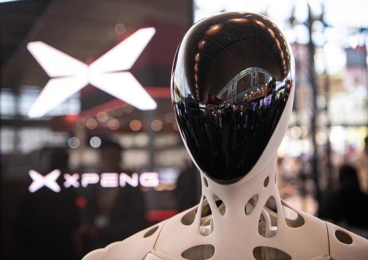 Chinese Automakers Follow Tesla's Bet on Humanoid Robots for Factory Automation